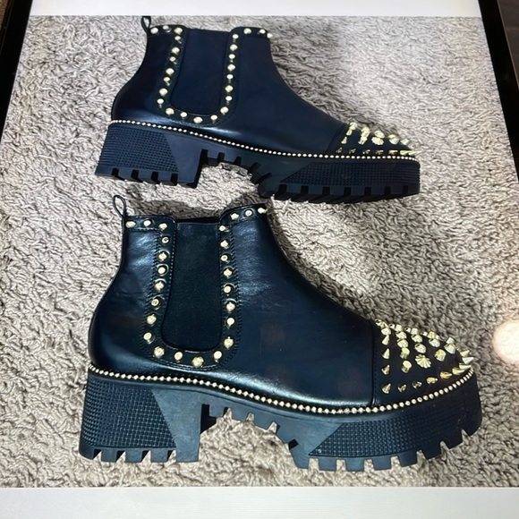 Never used new with tags combat boots with spikes. Size 6.5 , run big - Picture 1 of 3